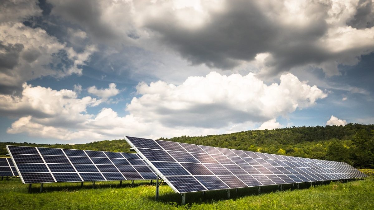 découvrez comment les panneaux solaires fonctionnent même sans ensoleillement direct. apprenez les principes de l'énergie solaire, les innovations technologiques et les avantages d'une production d'énergie durable, même dans des conditions nuageuses.