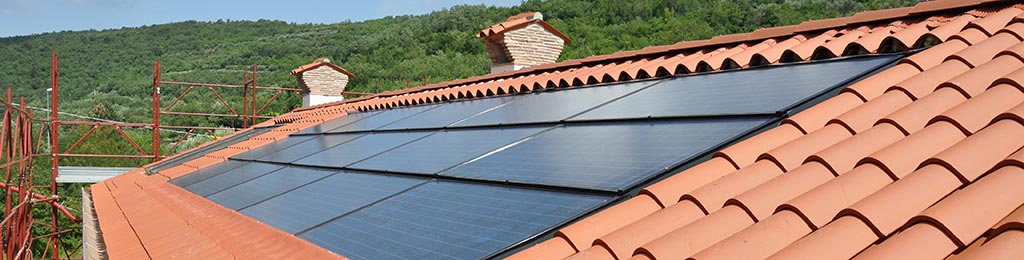 découvrez comment les panneaux solaires sur toiture peuvent transformer votre maison en une source d'énergie durable et économique. profitez d'économies sur vos factures d'électricité tout en contribuant à la protection de l'environnement.