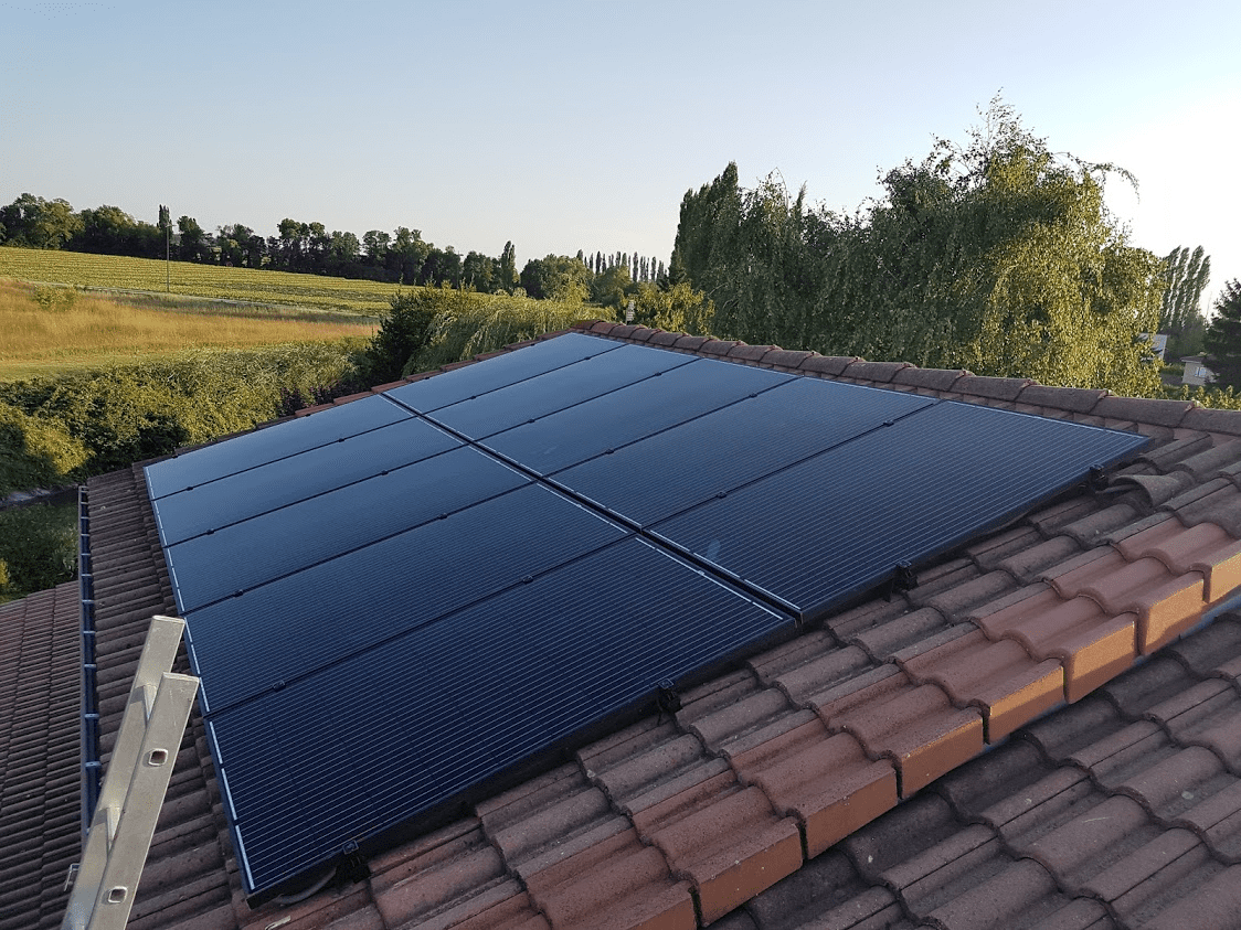 découvrez les avantages des panneaux solaires pour votre toiture. optez pour une solution écologique et économique qui réduit votre facture d'énergie tout en contribuant à la protection de l'environnement. informez-vous sur les choix disponibles et réalisez des économies durables grâce à l'énergie solaire.