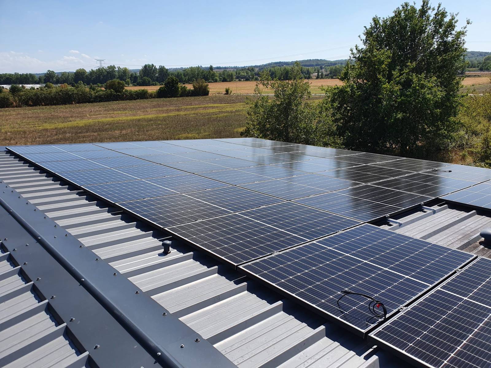 découvrez comment les entreprises peuvent tirer parti de l'énergie photovoltaïque pour réduire leurs coûts, améliorer leur image écologique et contribuer à la transition énergétique. explorez les solutions adaptées aux besoins de votre entreprise.