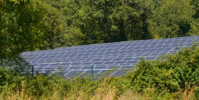 découvrez comment les panneaux photovoltaïques peuvent renforcer la résilience énergétique face aux défis environnementaux et économiques. apprenez les avantages de l'énergie solaire pour un avenir durable.