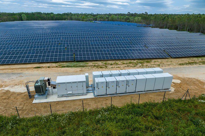 découvrez les systèmes photovoltaïques hybrides, une technologie innovante qui combine l'énergie solaire et d'autres sources d'énergie renouvelable pour maximiser l'efficacité et réduire vos factures d'électricité. adoptez une solution durable et performante pour votre maison ou votre entreprise.