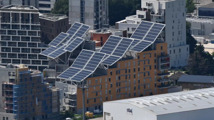 découvrez l'univers des photovoltaïques urbains, une solution innovante et écologique permettant de transformer les espaces urbains en sources d'énergie renouvelable. apprenez comment ces systèmes solaires intégrés contribuent à la durabilité des villes tout en réduisant l'empreinte carbone.