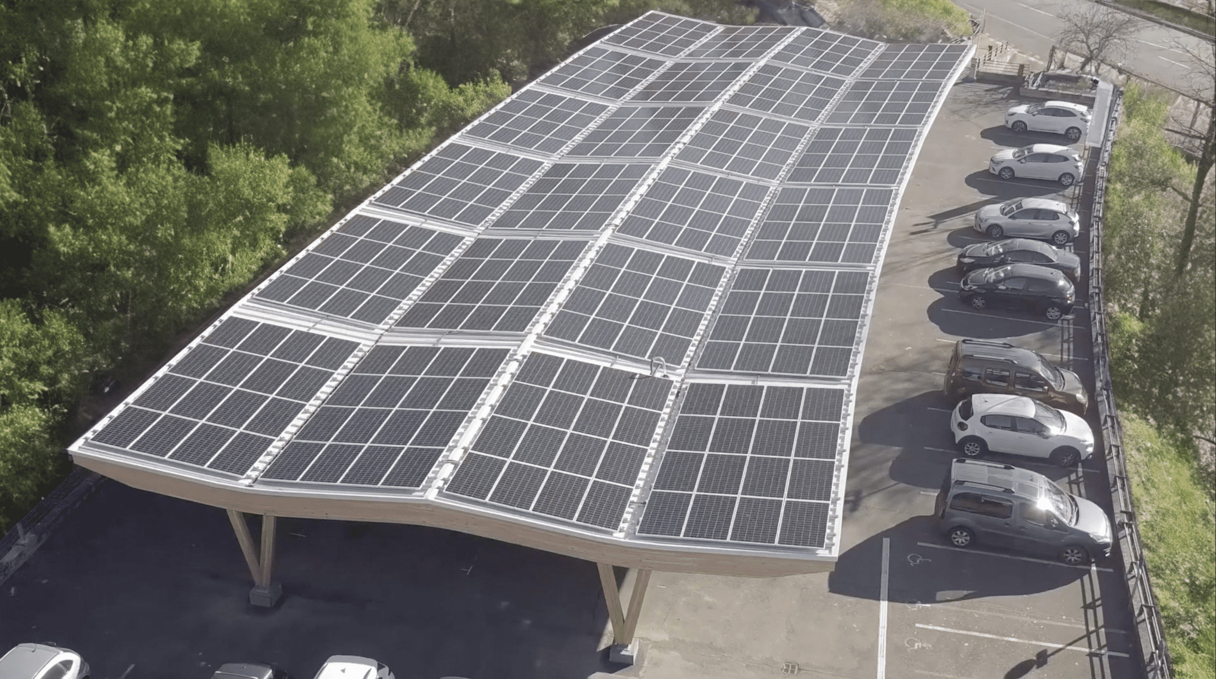 découvrez la puissance des panneaux solaires pour voitures. maximisez l'autonomie de votre véhicule électrique grâce à une technologie innovante et durable. informez-vous sur les avantages, le rendement énergétique et les meilleures options disponibles pour alimenter votre voiture avec l'énergie solaire.