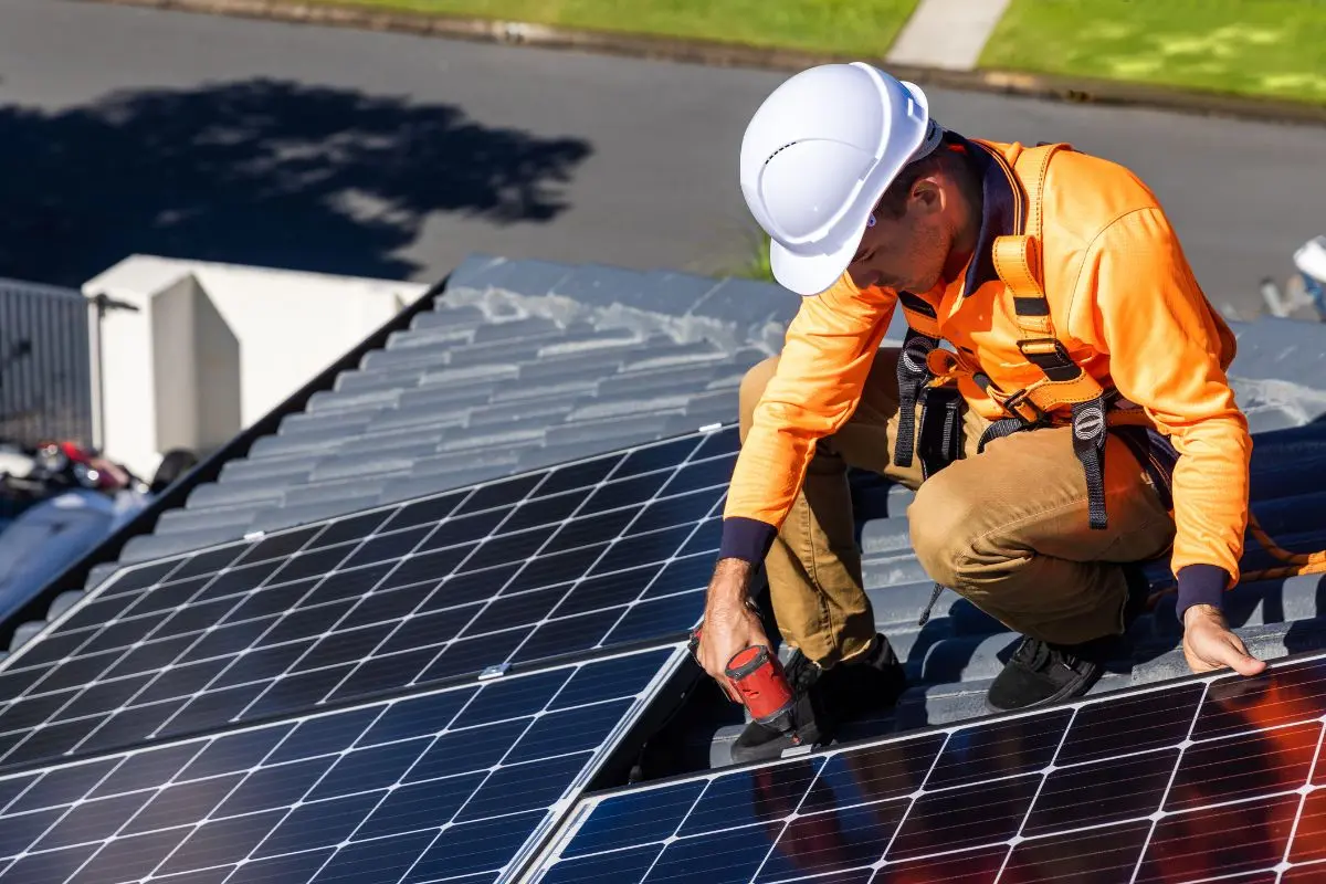 découvrez tout sur la puissance des panneaux solaires : comment optimiser leur efficacité, choisir le bon système pour vos besoins énergétiques et faire des économies sur vos factures d'électricité grâce à l'énergie renouvelable.