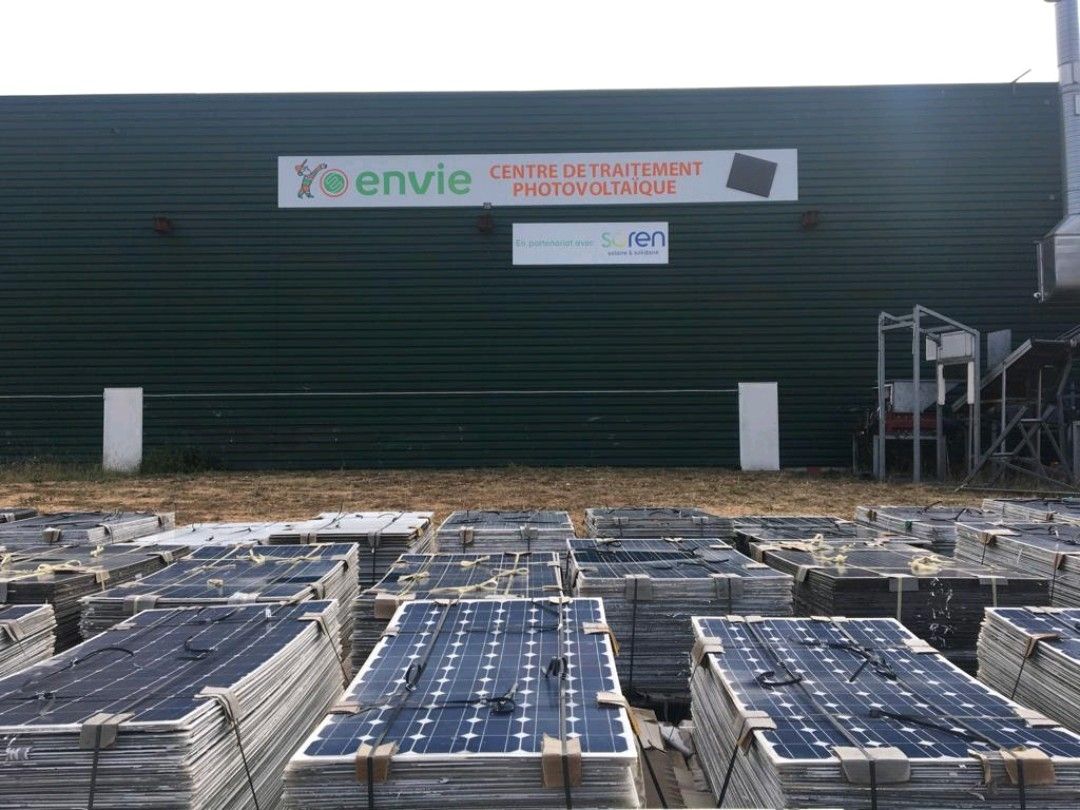 découvrez l'importance du recyclage des panneaux photovoltaïques pour une énergie durable. apprenez comment ce processus contribue à la protection de l'environnement, à la réduction des déchets et à la valorisation des matériaux. engagez-vous dans une démarche éco-responsable tout en soutenant l'innovation dans le secteur des énergies renouvelables.