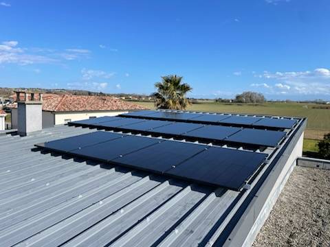 découvrez l'importance du recyclage des panneaux solaires pour une transition énergétique durable. apprenez comment ce processus contribue à la protection de l'environnement et à l'économie circulaire tout en valorisant les matériaux précieux présents dans ces dispositifs.