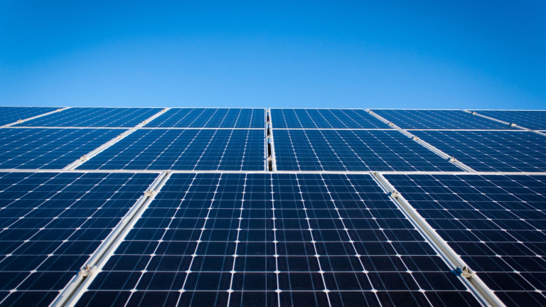 découvrez comment optimiser la rentabilité de vos panneaux solaires grâce à une installation efficace et des conseils d'experts. maximisez vos économies d'énergie et réduisez votre empreinte carbone tout en profitant des avantages financiers des énergies renouvelables.