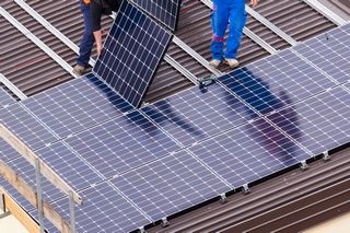 découvrez comment les panneaux photovoltaïques transforment l'énergie solaire en succès durable, réduisant les coûts d'électricité tout en protégeant l'environnement. informez-vous sur leurs avantages et leurs impacts positifs sur le développement énergétique.