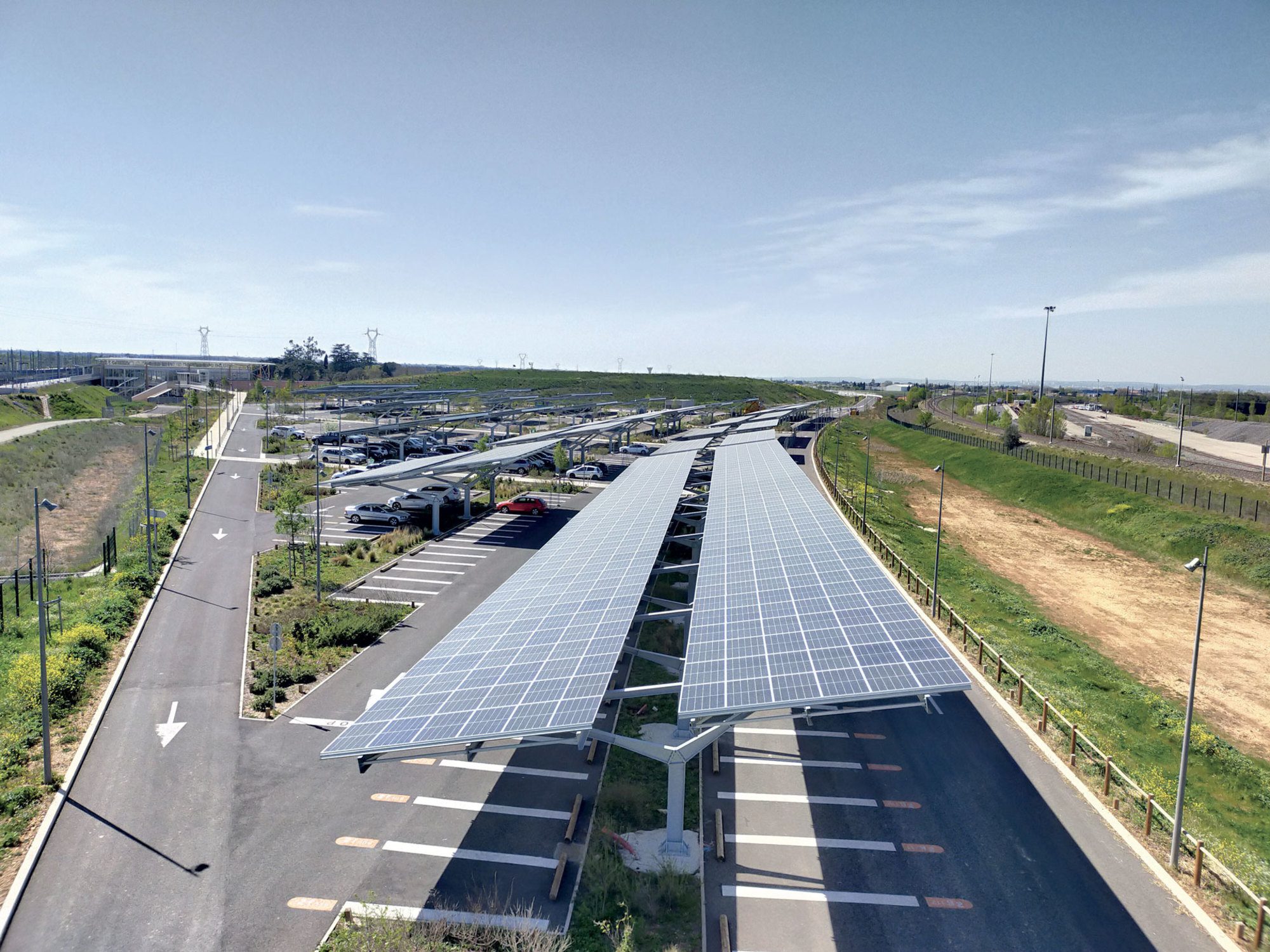 découvrez tout sur le triangle photovoltaïque, une solution innovante pour optimiser la capture de l'énergie solaire. apprenez comment cette configuration peut maximiser la performance de vos panneaux solaires et contribuer à une énergie durable plus efficace.