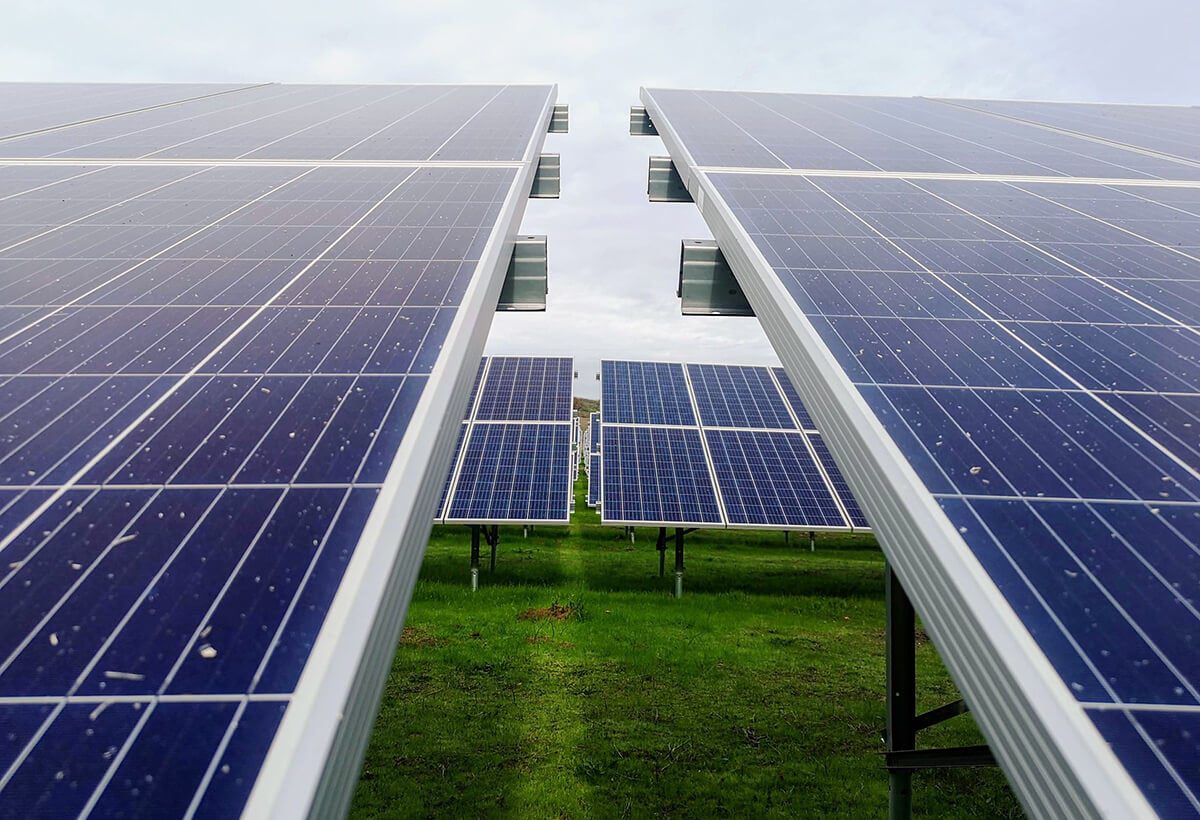 découvrez l'utilité des panneaux photovoltaïques et comment ils transforment l'énergie solaire en électricité. apprenez les avantages écologiques et économiques de cette technologie durable pour réduire vos factures d'énergie et contribuer à la protection de l'environnement.