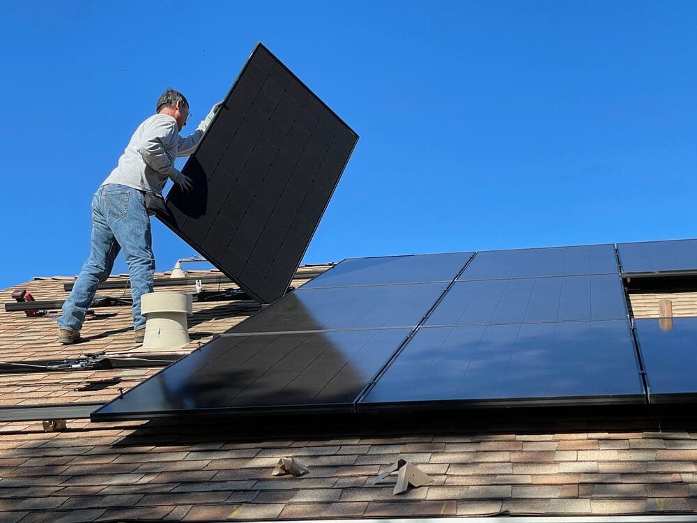 découvrez notre guide complet pour l'installation de panneaux solaires, qui vous accompagne étape par étape dans la mise en place de votre système énergétique durable. apprenez les meilleures pratiques, les outils nécessaires et les conseils d'experts pour maximiser votre efficacité énergétique tout en réduisant votre empreinte carbone.