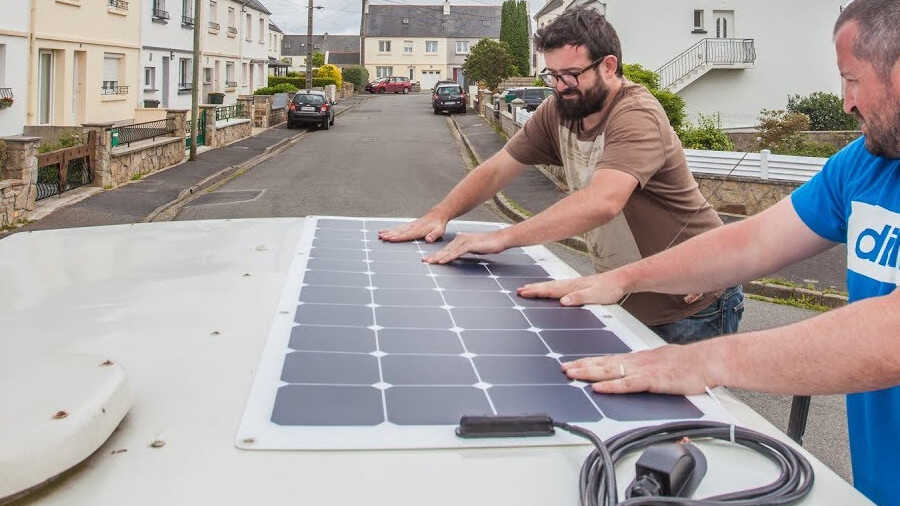 découvrez notre guide complet sur les panneaux solaires pour camping-cars. apprenez comment choisir le bon système, optimiser votre autonomie énergétique et profiter pleinement de vos aventures tout en respectant l'environnement.