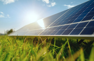 découvrez l'impact du photovoltaïque sur le marché immobilier : amélioration de la valeur des biens, réduction des coûts énergétiques et contribution à un avenir durable. informez-vous sur les avantages économiques et environnementaux de l'intégration des panneaux solaires dans votre propriété.