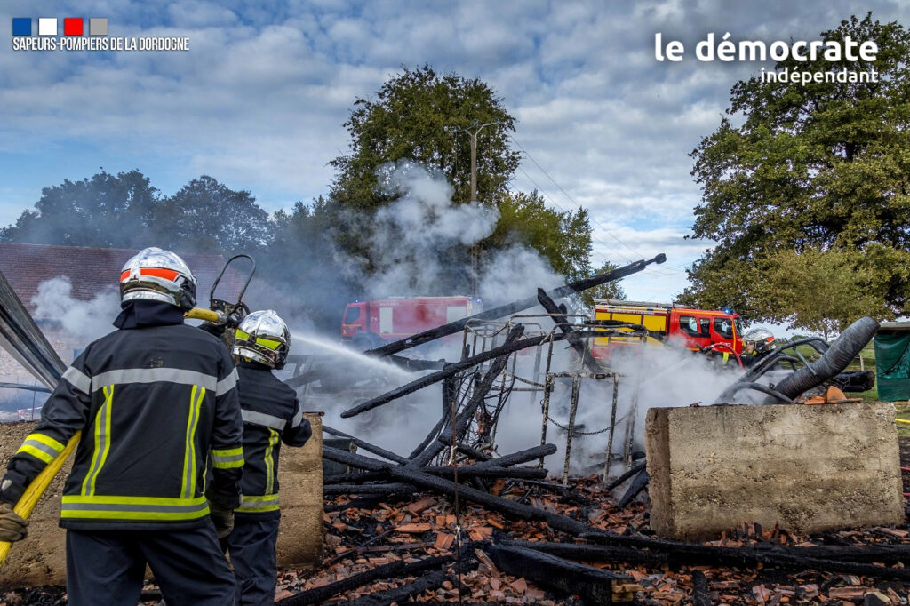 découvrez les détails de l'incendie survenu dans un hangar en dordogne, un événement marquant qui a mobilisé les pompiers. informez-vous sur les causes, les conséquences et les actions mises en place pour faire face à cette situation.