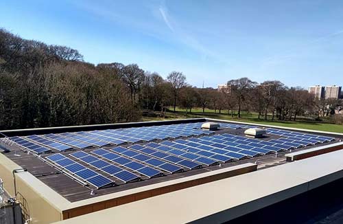 découvrez l'importance de l'inclinaison des panneaux solaires pour optimiser leur performance. apprenez comment choisir l'angle idéal selon votre emplacement et maximiser la production d'énergie renouvelable.