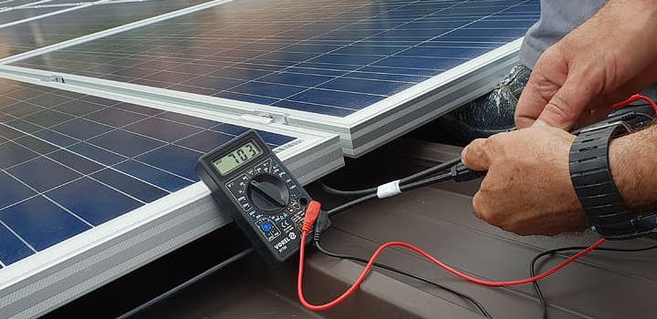 découvrez les avantages des panneaux solaires pour une énergie durable et économique. transformez votre maison en réduisant vos factures d'électricité et en contribuant à la protection de l'environnement grâce à l'énergie solaire.