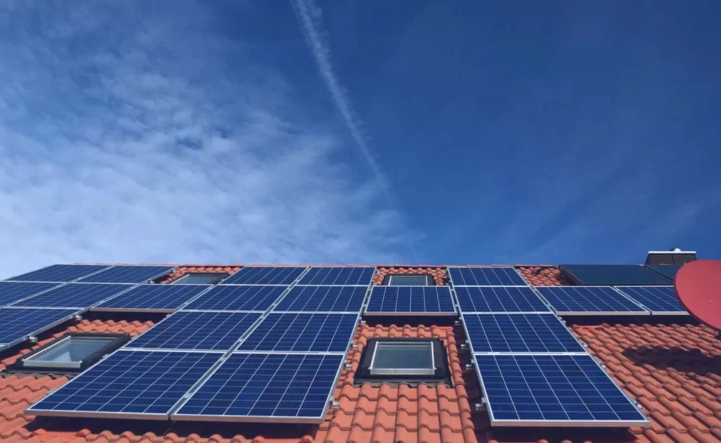 découvrez les avantages des panneaux photovoltaïques connectés pour une production d'énergie solaire optimisée. profitez d'une technologie intelligente qui maximise votre rendement énergétique tout en contribuant à la transition écologique.