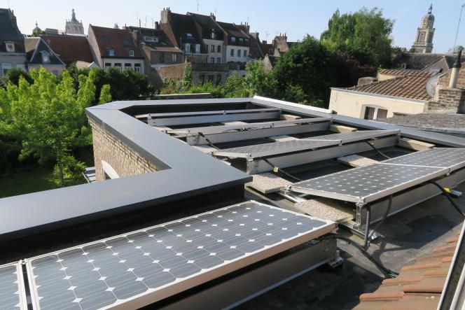 découvrez les avantages des panneaux photovoltaïques et comment ils peuvent transformer votre consommation d'énergie. informez-vous sur les économies potentielles, l'impact environnemental positif et les aides disponibles pour l'installation de systèmes solaires. réalisez un investissement durable tout en réduisant votre facture d'électricité !