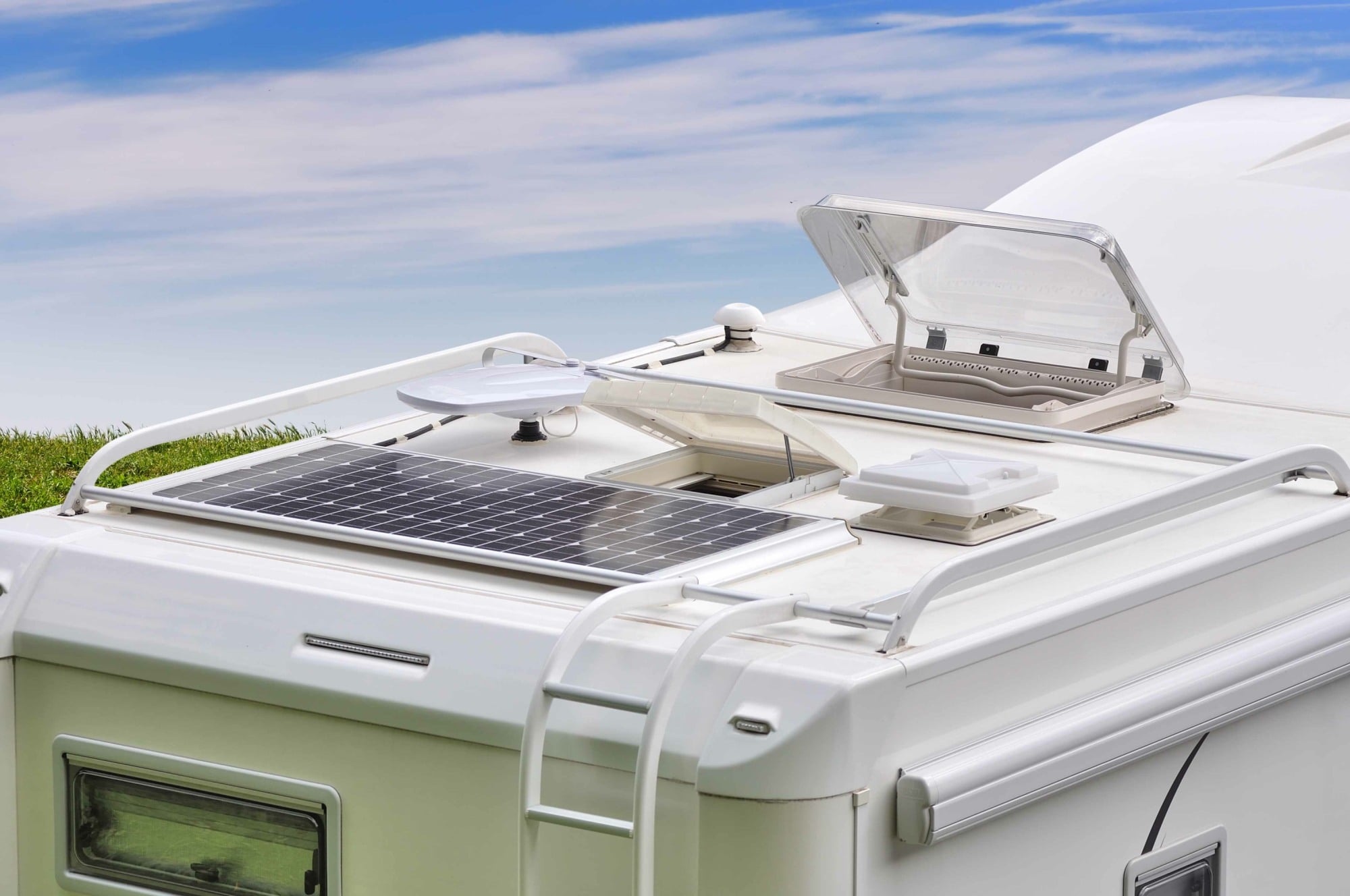 découvrez comment les panneaux solaires pour camping-car peuvent transformer vos aventures en plein air. profitez d'une source d'énergie renouvelable, réduisez votre empreinte carbone et assurez-vous de toujours avoir de l'électricité, où que vous soyez.