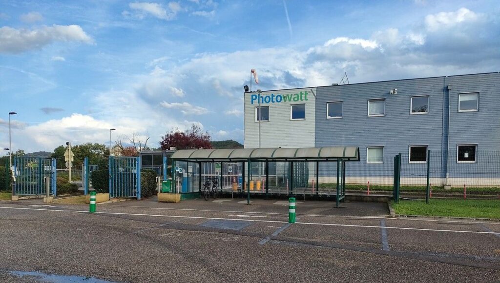 découvrez photowatt, un acteur majeur dans le domaine de l'énergie solaire en france. explorez notre expertise en fabrication de panneaux photovoltaïques et engagez-vous pour une solution énergétique durable et performante.