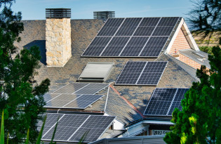 découvrez les meilleures positions pour installer des panneaux photovoltaïques afin d'optimiser votre production d'énergie solaire. apprenez comment l'orientation et l'inclinaison peuvent maximiser l'efficacité de votre installation.