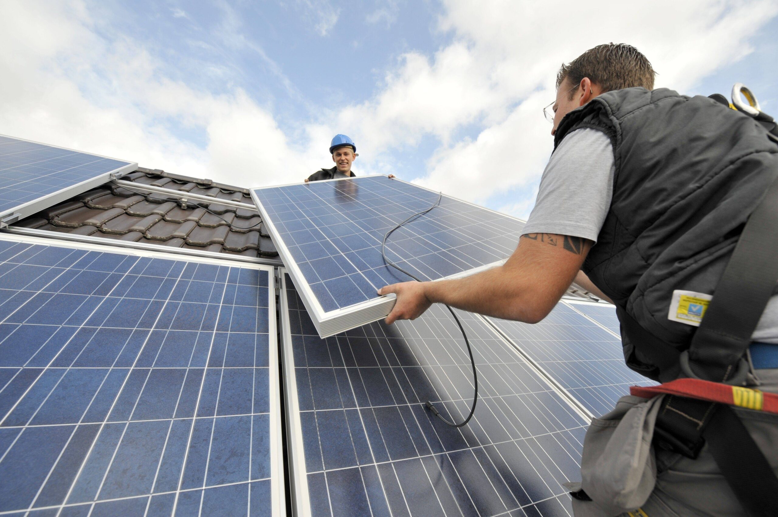 découvrez les primes pour l'installation de panneaux solaires en wallonie. profitez des aides financières pour réduire vos coûts et optimiser votre consommation d'énergie grâce à des solutions durables et écologiques.