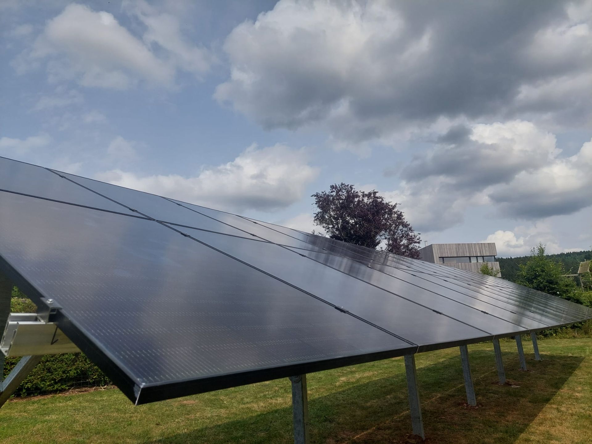 découvrez les primes pour l'installation de panneaux solaires en wallonie. profitez d'aides financières attractives pour faire de votre transition énergétique une réalité. informez-vous sur les conditions et maximisez vos économies d'énergie grâce à l'énergie solaire.