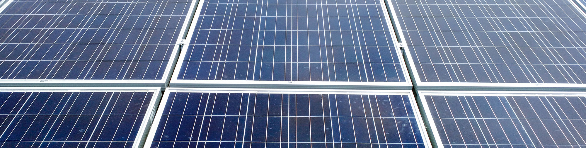 découvrez comment maximiser la puissance de vos panneaux solaires pour produire une énergie optimale. apprenez les facteurs influençant leur efficacité et les meilleures pratiques pour un rendement accru.