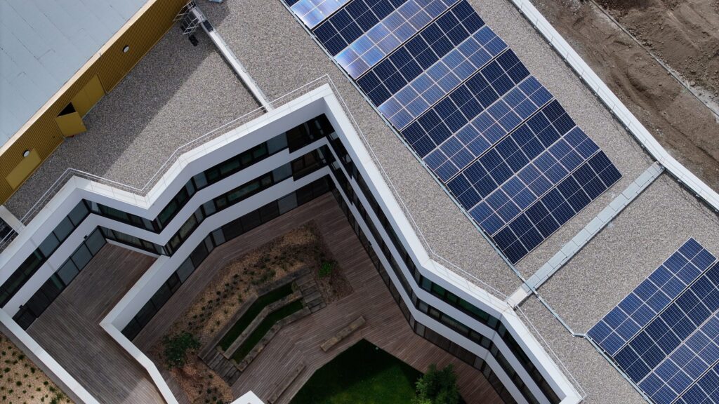 découvrez l'histoire et les innovations de l'usine photowatt à bourgoin-jallieu, leader dans la production de solutions énergétiques photovoltaïques. plongez dans l'univers des énergies renouvelables et la contribution de photowatt à un avenir durable.