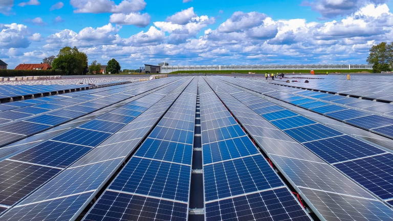 découvrez les différentes aides financières et subventions disponibles pour l'installation de panneaux photovoltaïques. profitez de conseils pratiques pour réduire vos coûts et optimiser votre transition énergétique.