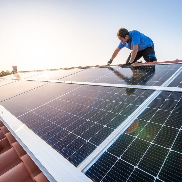 découvrez nos conseils sur les aides pour l'installation de panneaux solaires en france. optimisez votre investissement et réduisez vos coûts grâce aux subventions, crédits d'impôt et autres dispositifs d'aide financière disponibles pour encourager les énergies renouvelables.