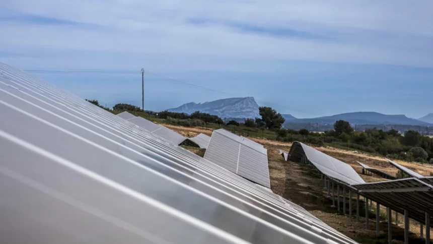 découvrez comment les associations peuvent bénéficier des panneaux photovoltaïques pour promouvoir une énergie durable, réduire leurs coûts et contribuer à la protection de l'environnement. informez-vous sur les avantages, les subventions disponibles et les projets inspirants qui font la différence.
