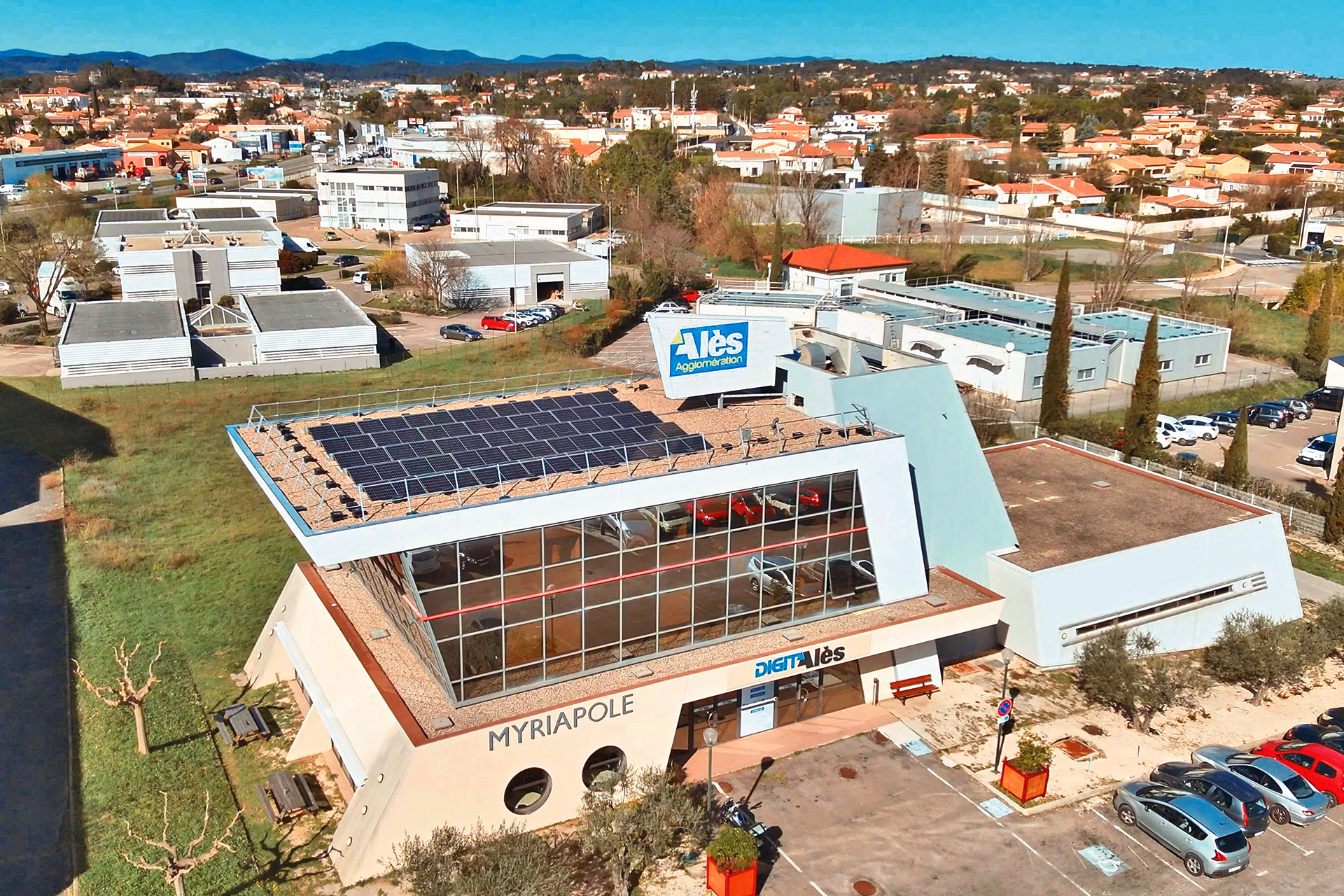 découvrez l'autoconsommation électrique, une solution durable pour produire et consommer votre propre électricité. apprenez comment réduire vos factures d'énergie et contribuer à la transition énergétique tout en préservant l'environnement.