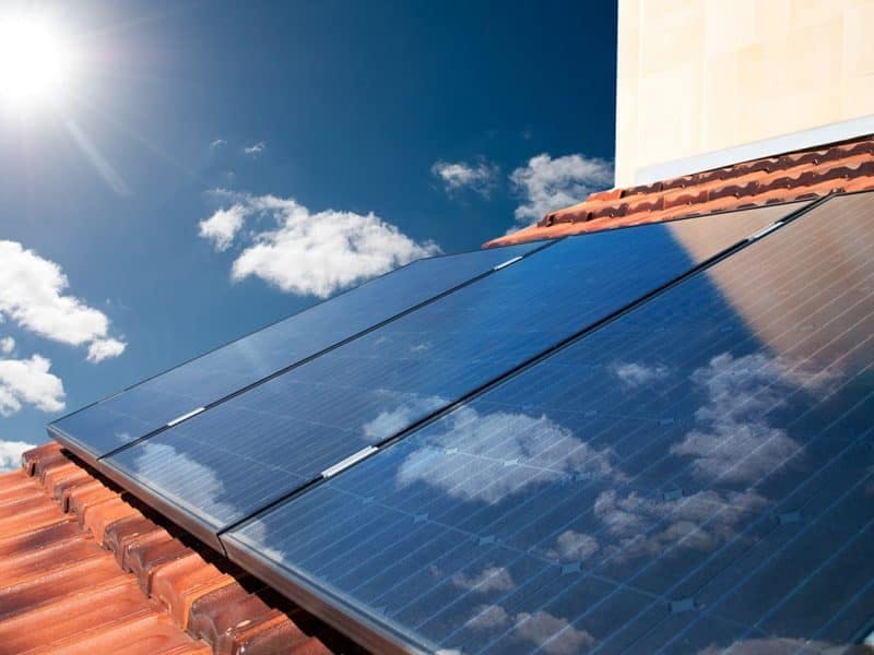 découvrez comment l'autoconsommation énergétique peut transformer votre quotidien en vous permettant de produire et d'utiliser votre propre énergie renouvelable. adoptez des solutions durables pour réduire vos factures et préserver l'environnement.