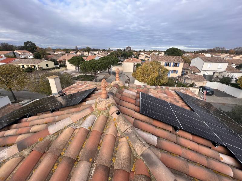 découvrez tout ce qu'il faut savoir sur les autorisations nécessaires pour installer des panneaux solaires en france. informez-vous sur les démarches administratives, les réglementations en vigueur et les avantages fiscaux liés à l'énergie solaire. simplifiez votre projet d'installation solaire grâce à nos conseils pratiques.