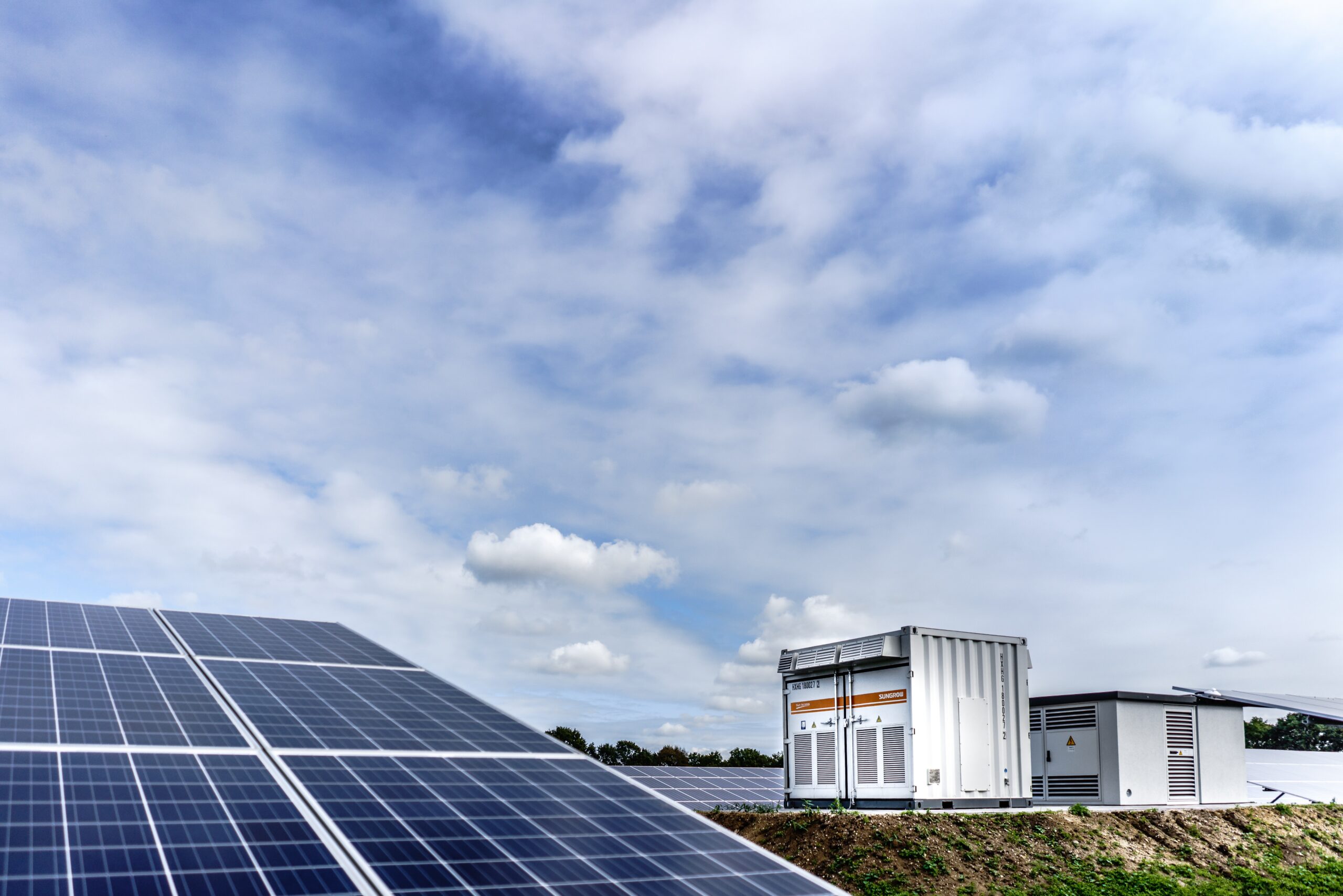 découvrez les principaux avantages des panneaux photovoltaïques : énergies renouvelables, économies sur vos factures d'électricité, réduction de votre empreinte carbone et valorisation de votre propriété. optez pour une énergie durable et bénéficiez d'une solution écologique et économique pour votre habitat.
