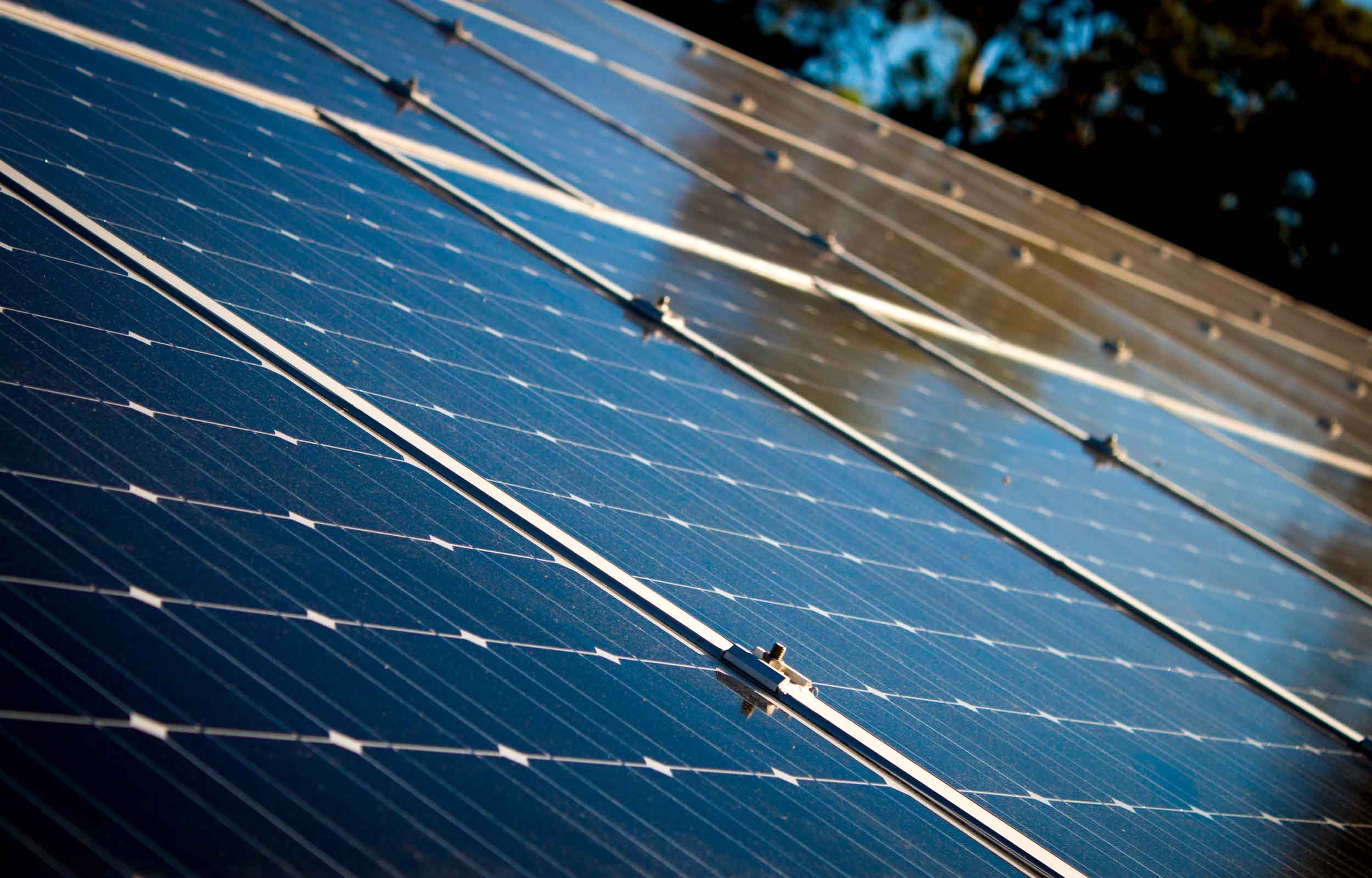 découvrez les nombreux avantages des panneaux photovoltaïques : une source d'énergie renouvelable, des économies sur vos factures d'électricité, une valorisation de votre bien immobilier et une contribution significative à la protection de l'environnement. optez pour une énergie durable et économique dès aujourd'hui !