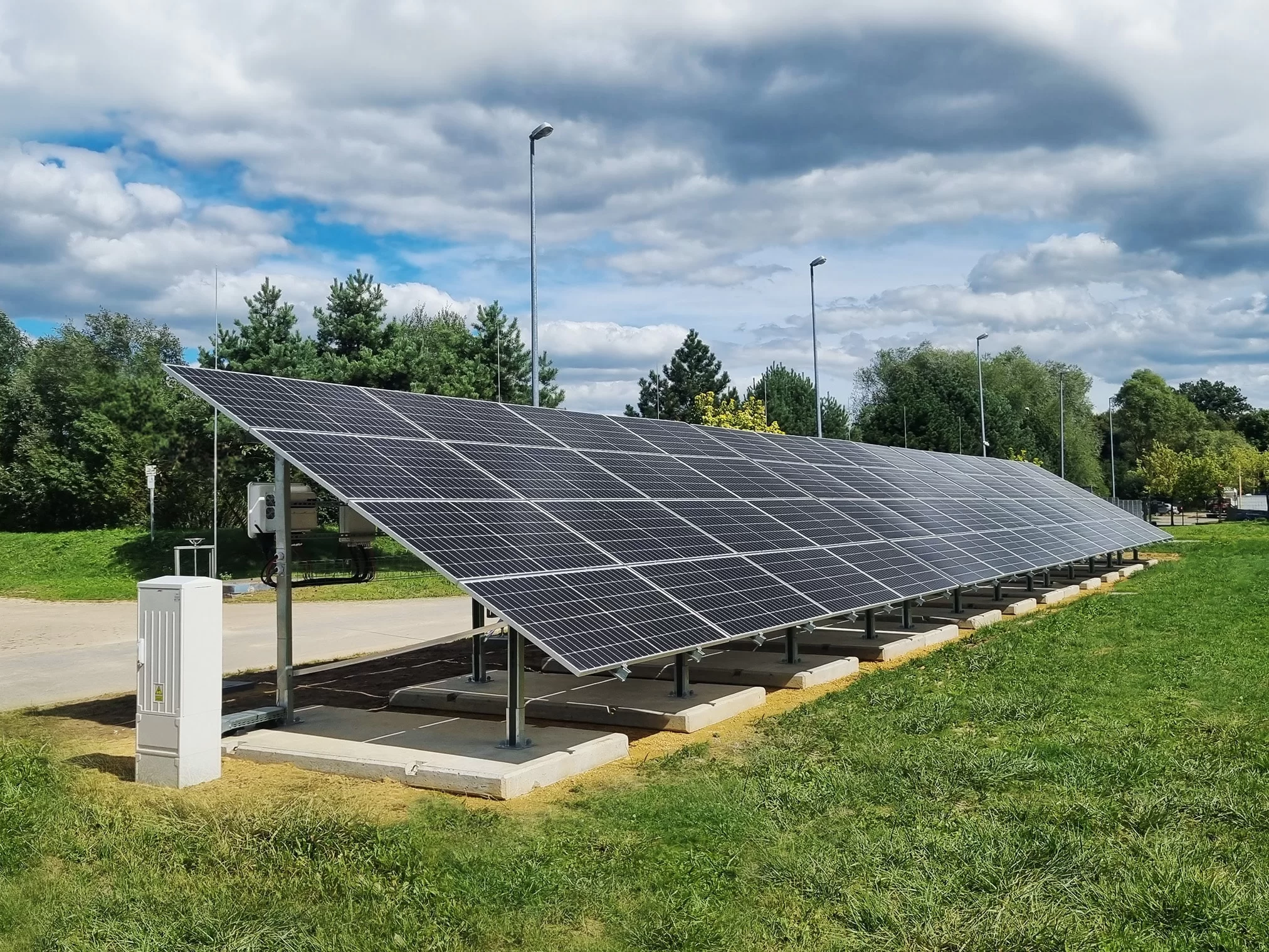 découvrez les nombreux avantages des panneaux solaires au sol : installation facile, production d'énergie renouvelable, réduction des factures d'électricité et contribution à la protection de l'environnement. optez pour une solution écologique et économique dès aujourd'hui !