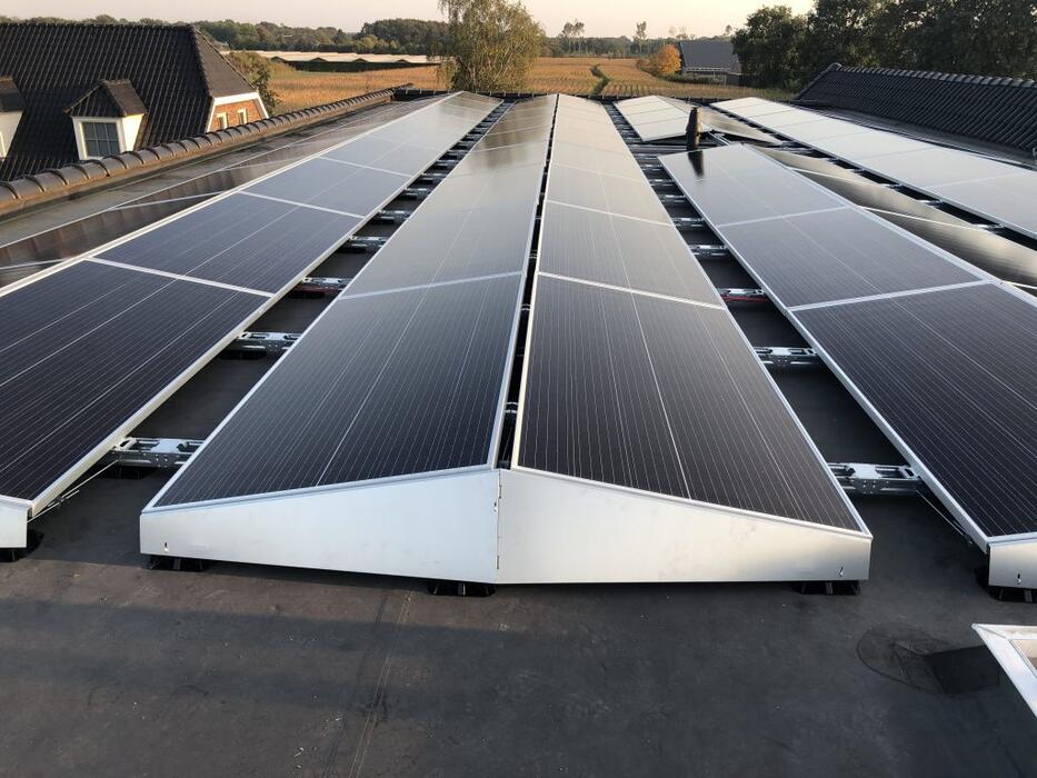 découvrez les avantages des simulateurs de panneaux solaires, de l'évaluation précise de votre potential solaire à l'optimisation de vos économies d'énergie. apprenez comment ces outils innovants vous aident à prendre des décisions éclairées pour votre transition énergétique.