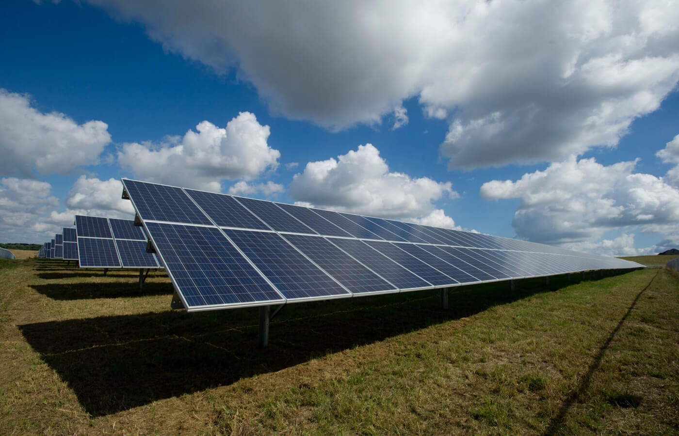 découvrez les bénéfices écologiques des panneaux photovoltaïques : une source d'énergie renouvelable qui réduit les émissions de co2, préserve les ressources naturelles et contribue à un avenir durable. transformez la lumière du soleil en électricité tout en protégeant notre planète.