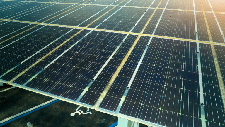 découvrez les nombreux bénéfices économiques des panneaux photovoltaïques : réduction des factures d'électricité, valorisation de votre patrimoine, aides financières et impacts positifs sur l'environnement. investir dans l'énergie solaire, c'est faire le choix d'une solution durable et rentable.