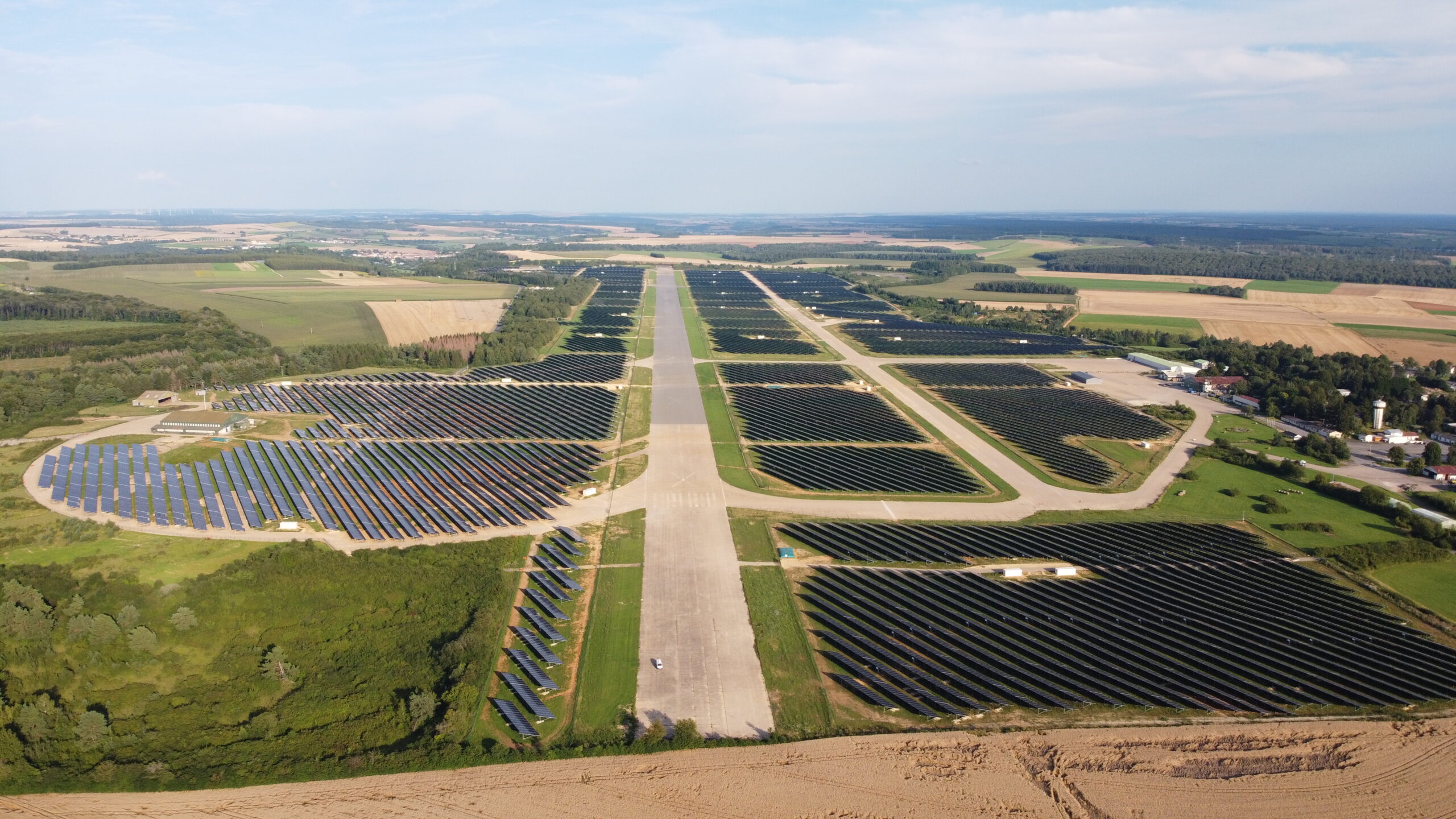 découvrez les avantages des centrales solaires photovoltaïques, sources d'énergie renouvelable qui transforment la lumière du soleil en électricité propre et durable, tout en réduisant votre empreinte carbone.