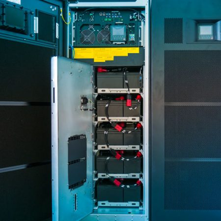 découvrez comment choisir le bon onduleur pour vos besoins énergétiques. comparez les types, les puissances et les fonctionnalités pour garantir une alimentation fiable et sécurisée de vos équipements.