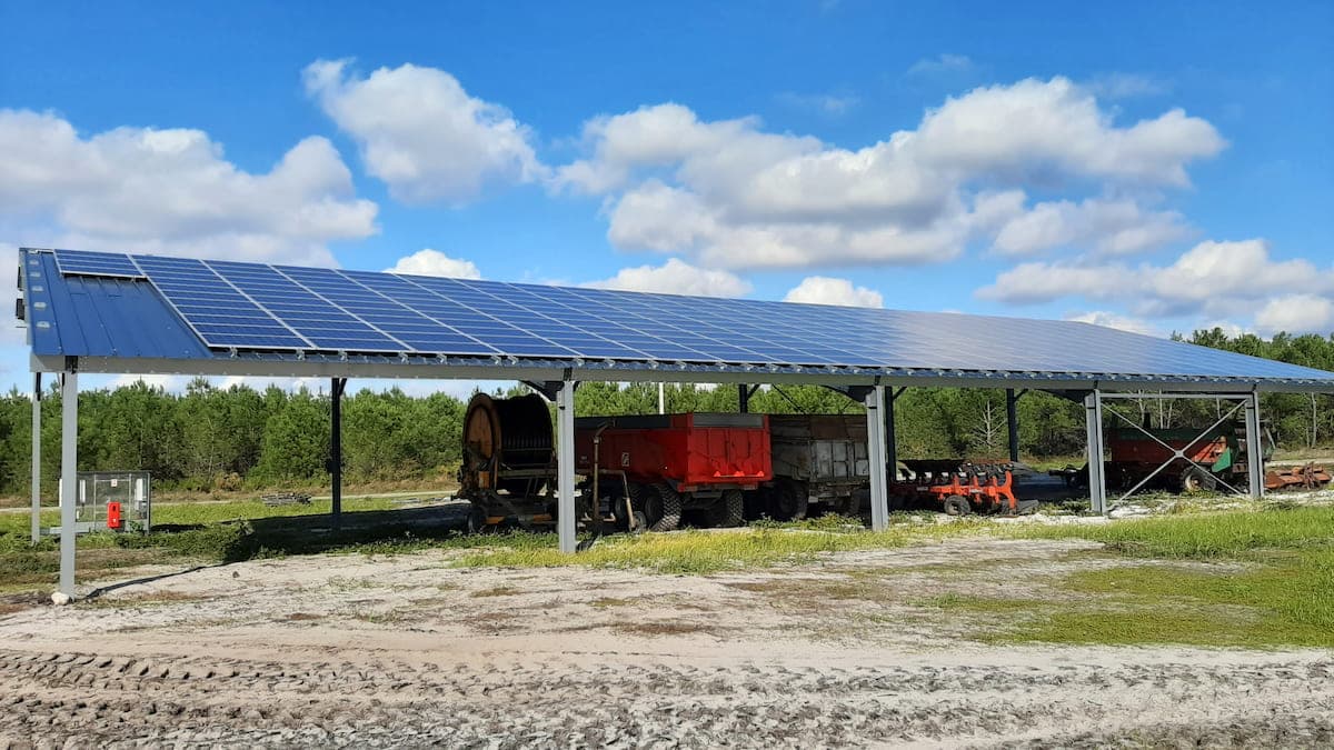 découvrez notre cours complet sur les panneaux solaires en format pdf. apprenez les fondamentaux de l'énergie solaire, les techniques d'installation et d'entretien, ainsi que les avantages écologiques et économiques des panneaux photovoltaïques. idéal pour les débutants et les passionnés d'énergie renouvelable.