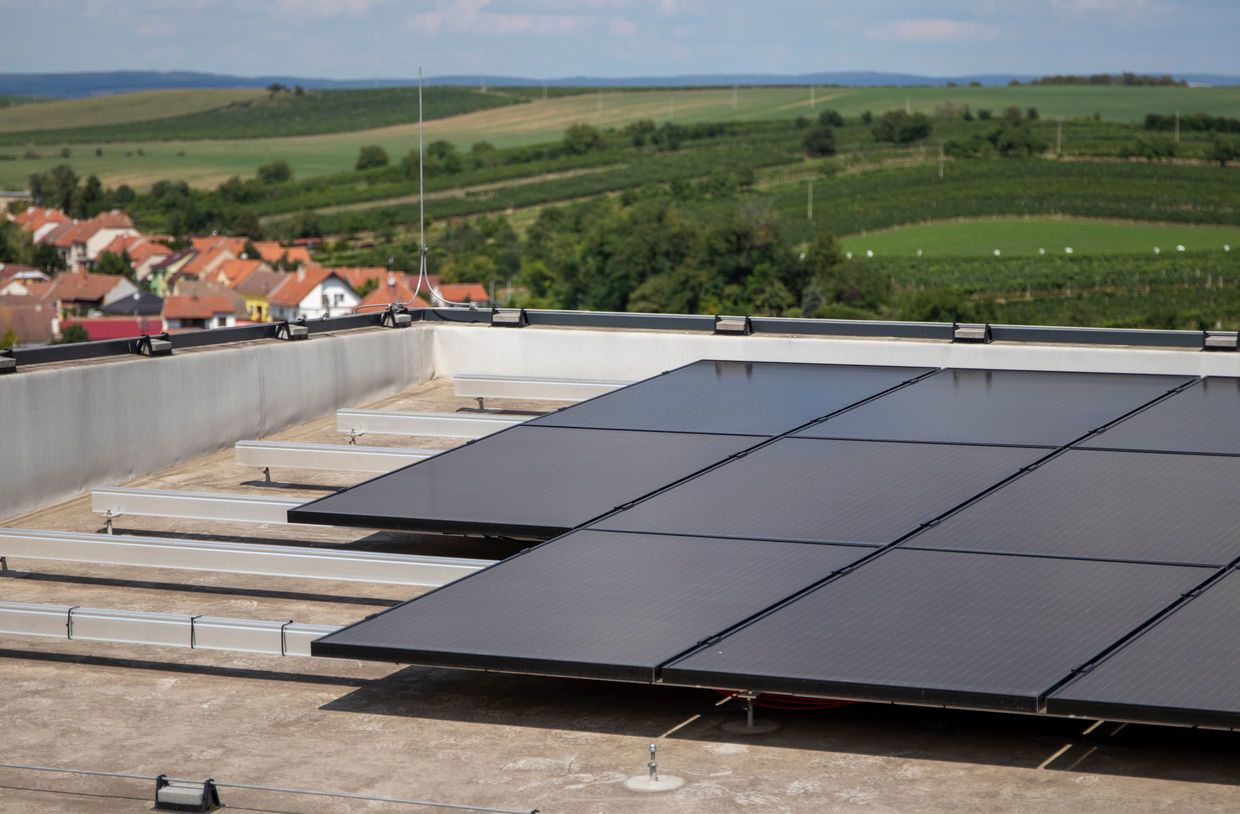 découvrez tout ce qu'il faut savoir sur le coût des panneaux solaires pour toits plats. comparez les prix, les subventions disponibles et les avantages écologiques pour faire le meilleur choix pour votre installation solaire.