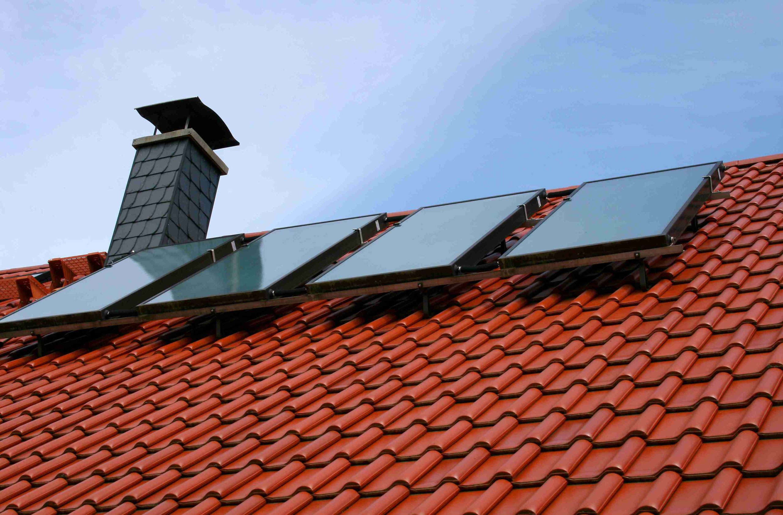 découvrez la durée de vie des panneaux solaires et comment leur performance évolue au fil des années. informez-vous sur les différents facteurs qui influencent la longévité de votre investissement durable et apprenez à maximiser l'efficacité de votre installation photovoltaïque.