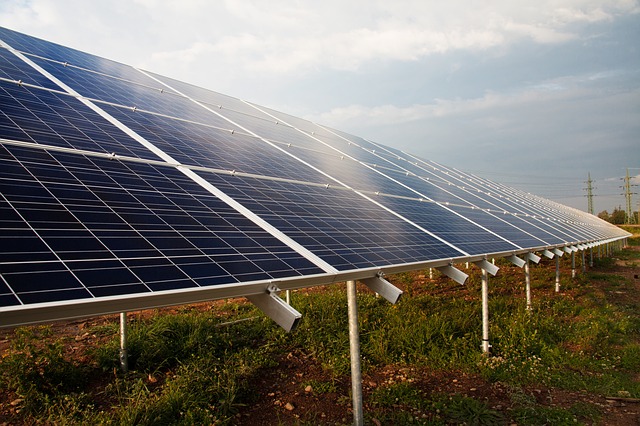 découvrez comment l'économie photovoltaïque transforme notre rapport à l'énergie en utilisant le soleil comme source d'énergie renouvelable. explorez les avantages financiers, environnementaux et sociaux de l'énergie solaire et apprenez comment ce secteur en pleine expansion peut réduire vos factures d'électricité tout en soutenant la transition énergétique.