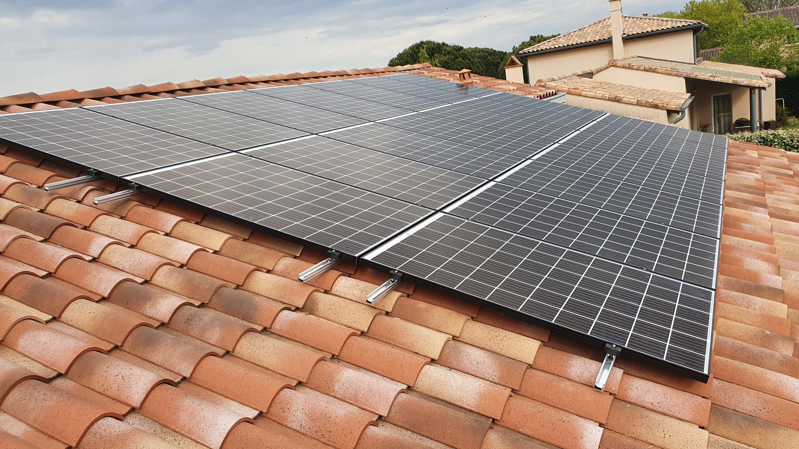 découvrez comment l'énergie solaire peut transformer votre maison en un espace écologique et économique. apprenez les avantages de l'installation de panneaux solaires, des conseils pratiques pour optimiser votre consommation d'énergie et les solutions adaptées à votre habitation. optez pour un avenir durable et réduisez votre empreinte carbone avec l'énergie solaire.
