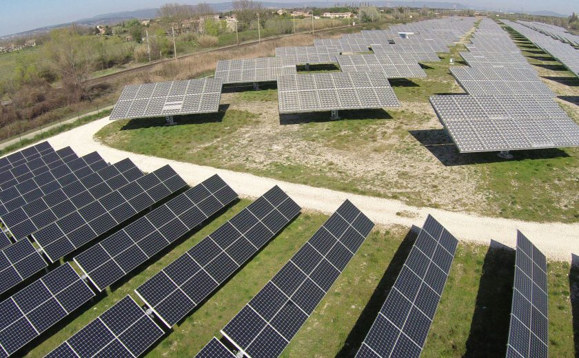 découvrez le potentiel de l'entrepreneuriat photovoltaïque : transformez la lumière du soleil en opportunités commerciales durables. apprenez à lancer votre propre entreprise dans le secteur de l'énergie solaire, bénéficiez de conseils pratiques et explorez les tendances du marché pour faire briller vos ambitions.